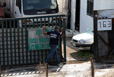 AEREO PRECIPITATO SU SFASCIACARROZZE
