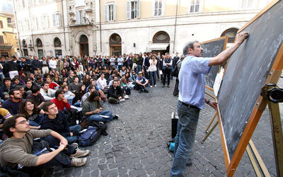 LEZIONI UNIVERSITA DAVANTI MONTECITORIO