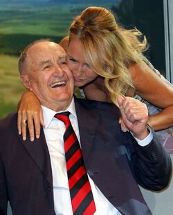 ALLE FALDE DEL KILIMANGIARO ALLE FALDE DEL KILIMANGIARO