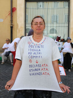 MANIFESTAZIONE LAVORATORI INIDONEI A MONTECITORIO MANIFESTAZIONE LAVORATORI INIDONEI A MONTECITORIO