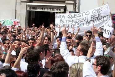 PROTESTA GIOVANI SPECIALIZZANDO CONTRO TASSE BORSE DI STUDIO