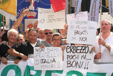 MANIFESTAZIONE PICCOLI COMUNI CONTRO MANOVRA ECONOMICA MANIFESTAZIONE PICCOLI COMUNI CONTRO MANOVRA ECONOMICA