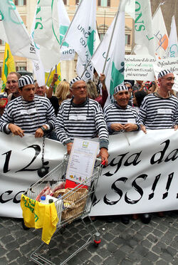 PROTESTA ASSOCIAZIONI CONSUMATORI CONTRO CARO PREZZI