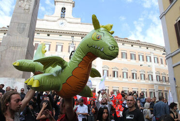 MANIFESTAZIONE INDIGNATOS MONTECITORIO MANIFESTAZIONE INDIGNATOS MONTECITORIO