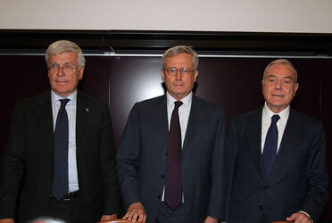 CONF STAMPA MANOVRA FINANZIARIA CONF STAMPA MANOVRA FINANZIARIA