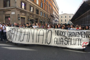 MANIFESTAZIONE CONTRO IL PRECARIATO MANIFESTAZIONE CONTRO IL PRECARIATO