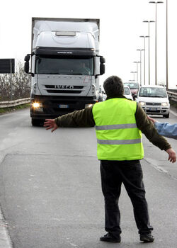 BLOCCO AUTOTRASPORTATORI CONTRO CARO CARBURANTI