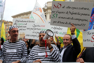 PROTESTA ASSOCIAZIONI CONSUMATORI CONTRO CARO PREZZI