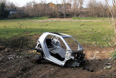 FURTI AUTO SMONTATA E ABBANDONATA