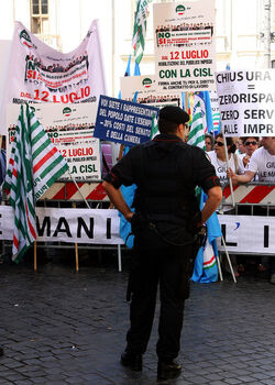 MANIFESTAZIONE CISL UIL CONTRO MANOVRA