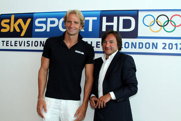 SQUADRA AZZURRA DEI GIORNALISTI SKY ALLE OLIMPIADI DI LONDRA 2012 SQUADRA AZZURRA DEI GIORNALISTI SKY ALLE OLIMPIADI DI LONDRA 2012