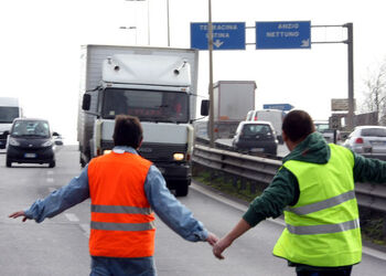 BLOCCO AUTOTRASPORTATORI CONTRO CARO CARBURANTI