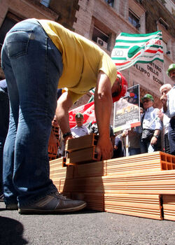 MANIFESTAZIONE LAVORATORI EDILI MANIFESTAZIONE LAVORATORI EDILI