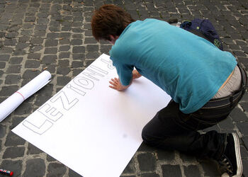 LEZIONI UNIVERSITA DAVANTI MONTECITORIO