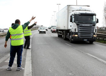 BLOCCO AUTOTRASPORTATORI CONTRO CARO CARBURANTI
