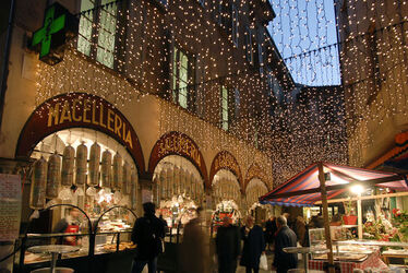 Lugano tradizionale mercatino di Natale e luminarie serali
