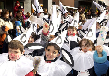 Biasca corteo bambini Carnevale Re Naregna