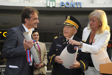 Chiasso festa nazionale primo agosto e conferimento a J. MCDivitt Chiasso festa nazionale primo agosto e conferimento a J. MCDivitt
