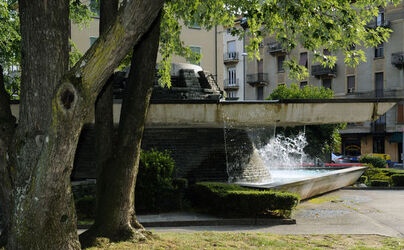 Lugano fontana in Piazza Molino Nuovo Lugano fontana in Piazza Molino Nuovo