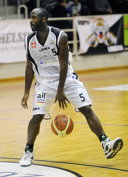 Basket Travis Walton