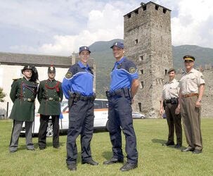 Bellinzona nuova uniforme Polizia Cantonale