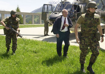 Airolo Luigi Pedrazzini in visita al reggimento 96