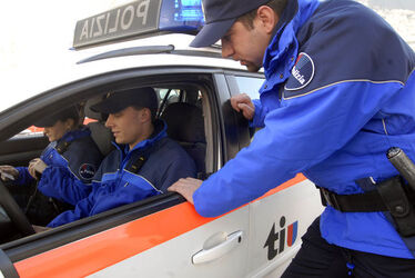 Bellinzona nuove divise Polizia Cantonale