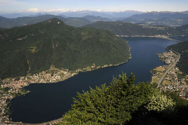 Alto Mendrisiotto veduta panoramica con lago Ceresio