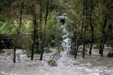 Ponte Brolla fiume Maggia in piena Ponte Brolla fiume Maggia in piena