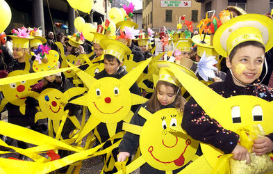 Biasca corteo bambini Carnevale Re Naregna