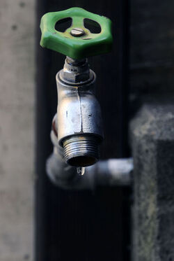 Ticino rubinetto con goccia d acqua