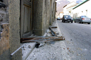 Arbedo caduta grondaie