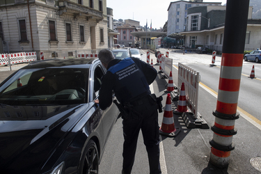Chiasso controlli al valico doganale Chiasso controlli al valico doganale