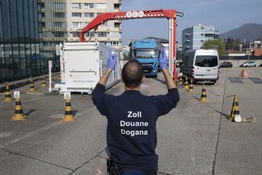 Chiasso controlli al valico doganale Chiasso controlli al valico doganale