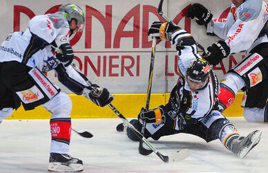 0710.2011 Hockey HC Lugano EV Zugo