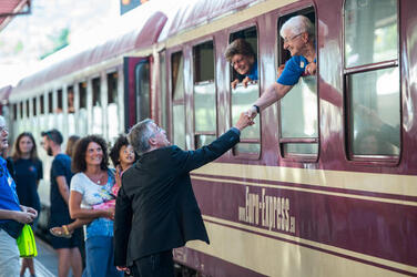 Lugano partenza treno pellegrinaggio diocesano per Lourdes Lugano partenza treno pellegrinaggio diocesano per Lourdes