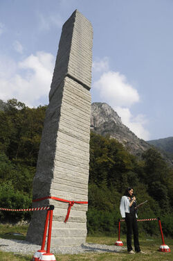 Avegno festa inaugurale stele per Vallemaggia Pietraviva