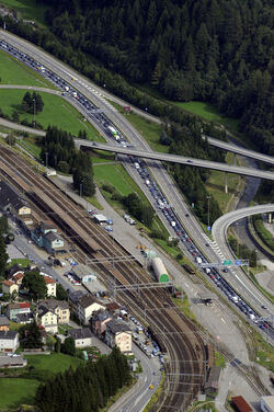 Airolo colonna imbocco galleria autostradale S.Gottardo