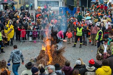 Brissago Carnevale Re Pitoc rogo del pagliaccio