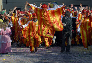 Novazzano carnevale Zanzara corteo mascherato
