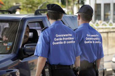 Ponte Tresa nuova uniforme Guardie di Confine
