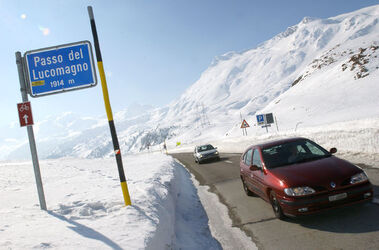 Passo Lucomagno sopralluogo autorita grigionesi ticinesi Passo Lucomagno sopralluogo autorita grigionesi ticinesi