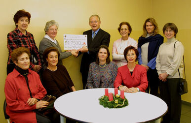 Lugano consegna assegno fondo di solidarieta