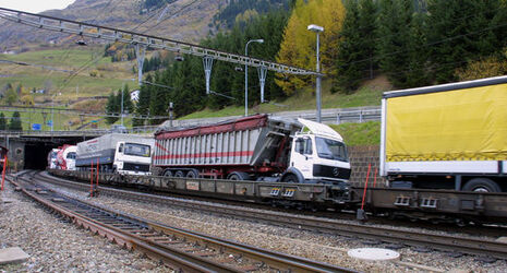 Ticino trasporto camion su ferrovia HUPAC Ticino trasporto camion su ferrovia HUPAC