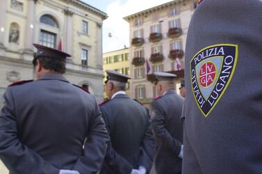 Lugano inaugurazione bandiera corpo polizia Lugano inaugurazione bandiera corpo polizia