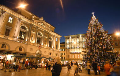 Lugano tradizionale mercatino di Natale e luminarie serali