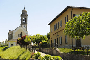 Astano chiesa e casa comunale