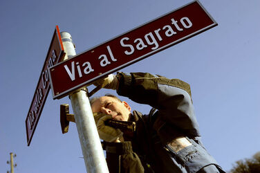 Caneggio Breggia posa segnaletica viaria