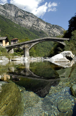 Bignasco ponte romano e fiume