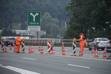 Mendrisio chiusura corsia sud nord autostrada A2 Mendrisio chiusura corsia sud nord autostrada A2